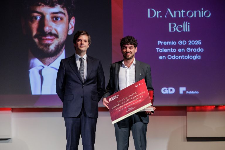 Manuel de Bethencourt junto a Antonio Belli en la 28 Gala de Gaceta Dental