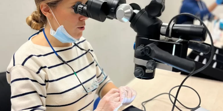 Endodoncia moderna guiada por microscopía y CBCT: