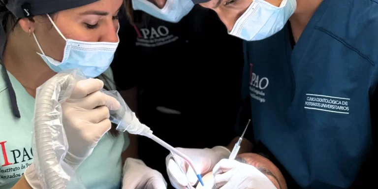 sinergia entre cirugía, periodoncia e Implantoprótesis